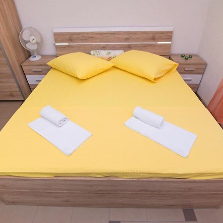 Apartment Afrika Makarska Esterno foto