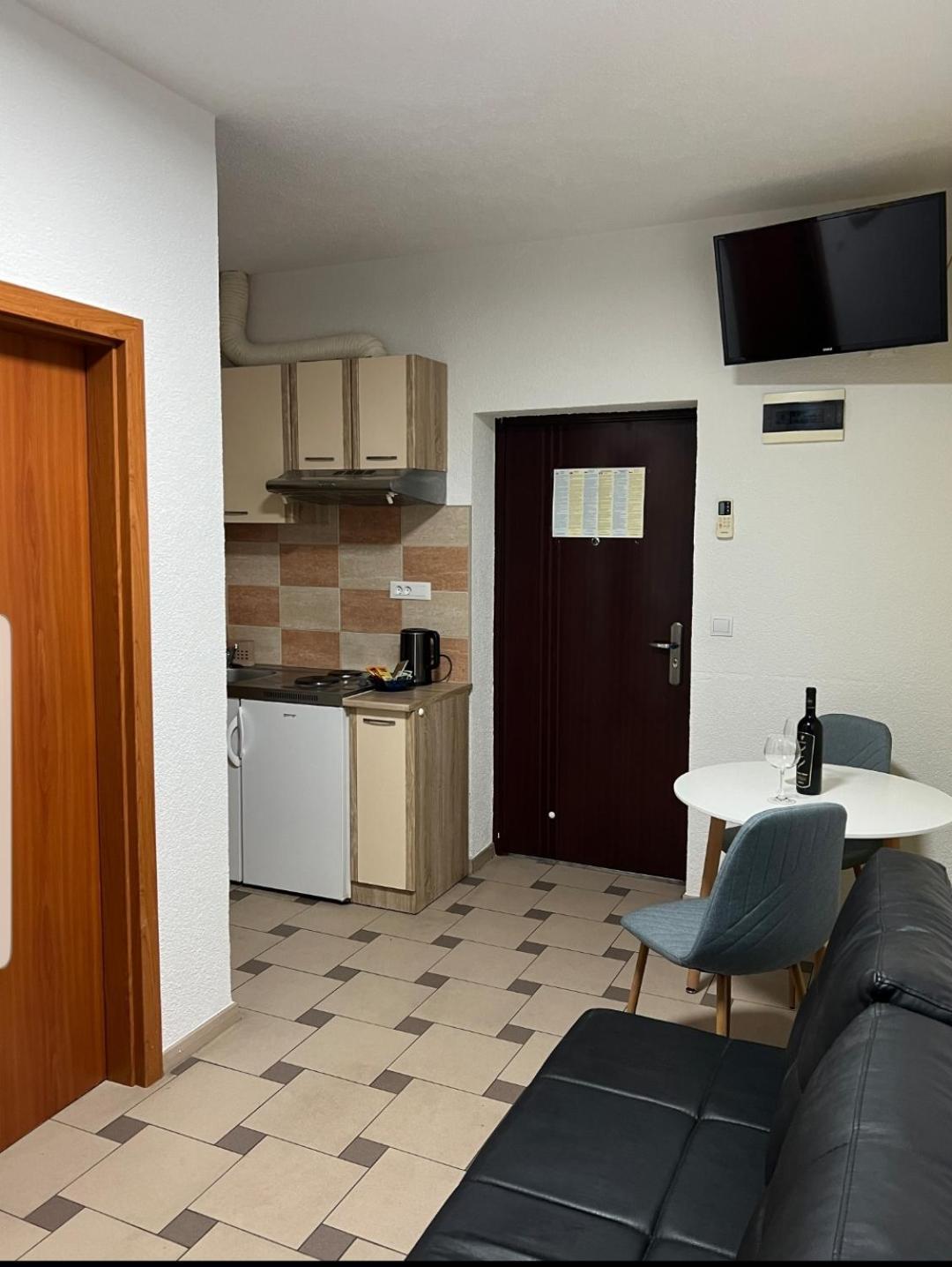 Apartment Afrika Makarska Esterno foto