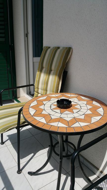 Apartment Afrika Makarska Esterno foto