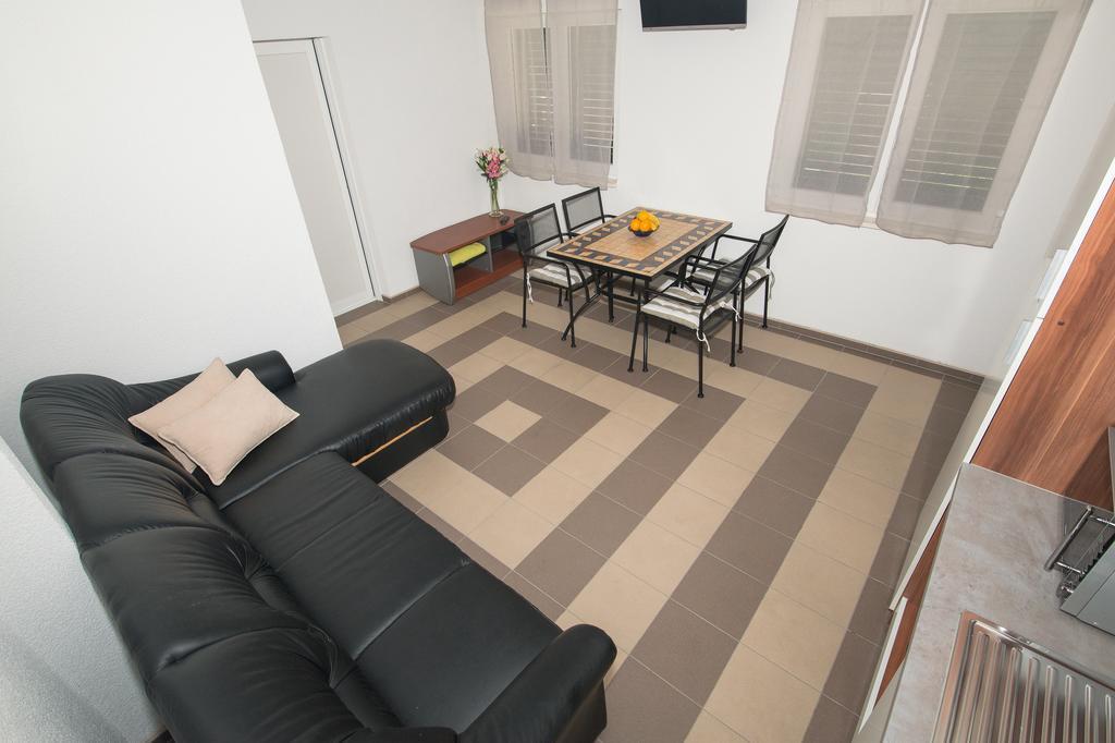 Apartment Afrika Makarska Esterno foto