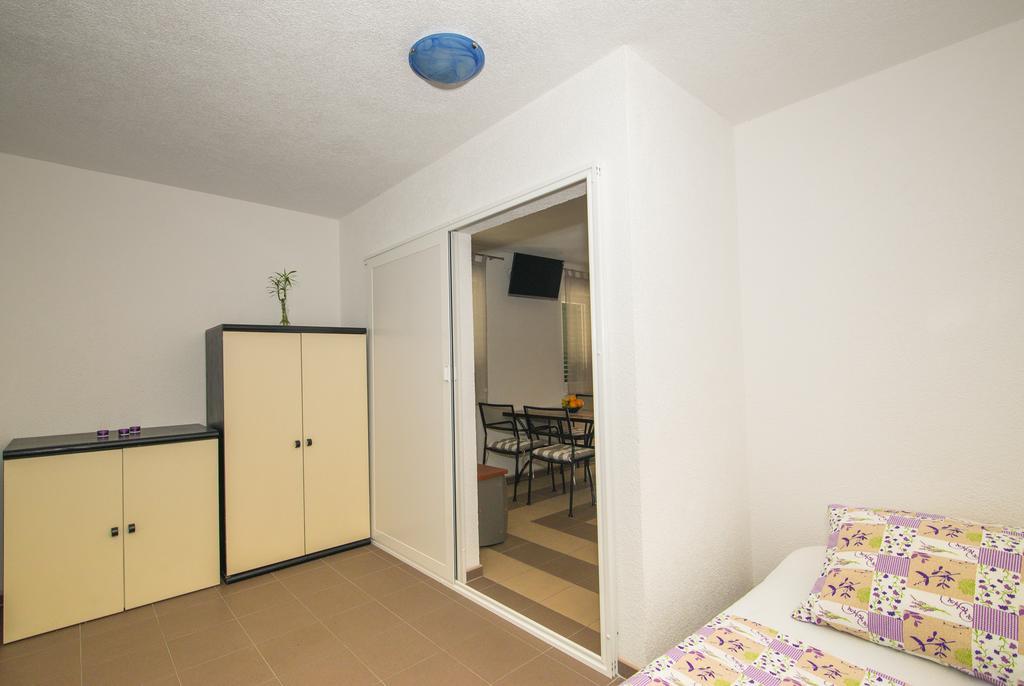 Apartment Afrika Makarska Esterno foto