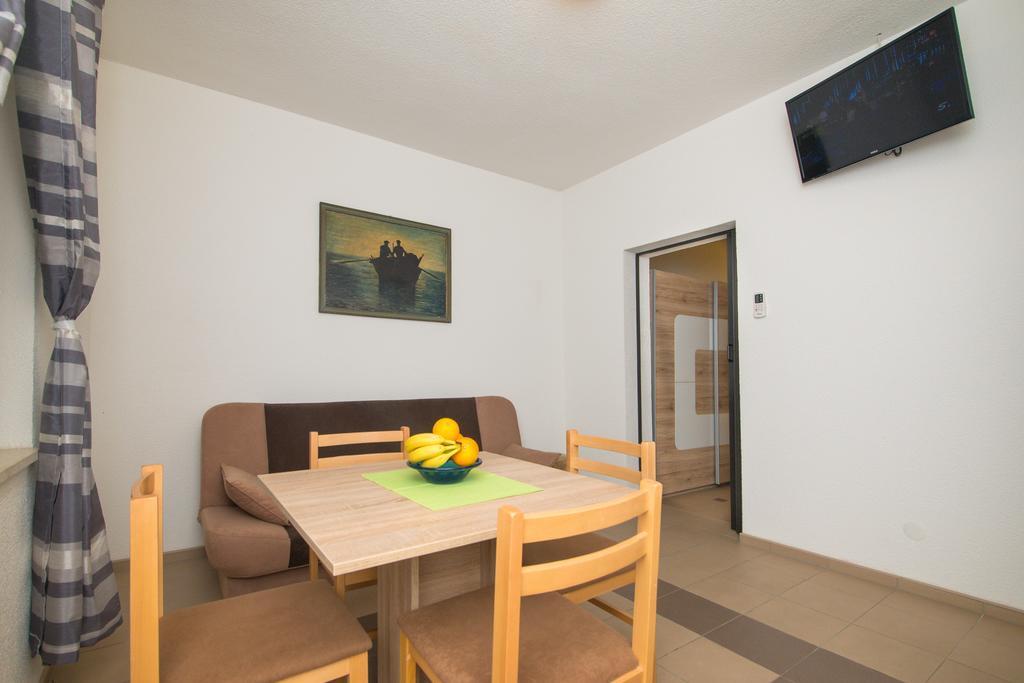 Apartment Afrika Makarska Esterno foto