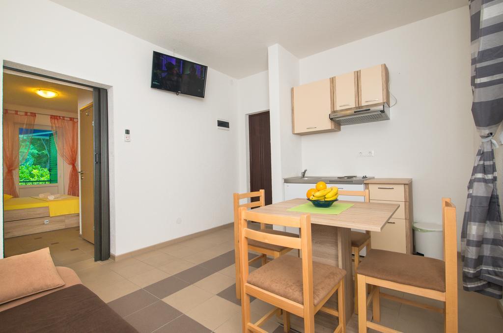 Apartment Afrika Makarska Esterno foto