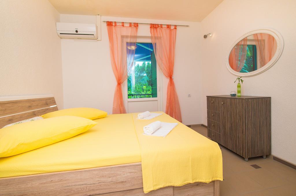 Apartment Afrika Makarska Esterno foto