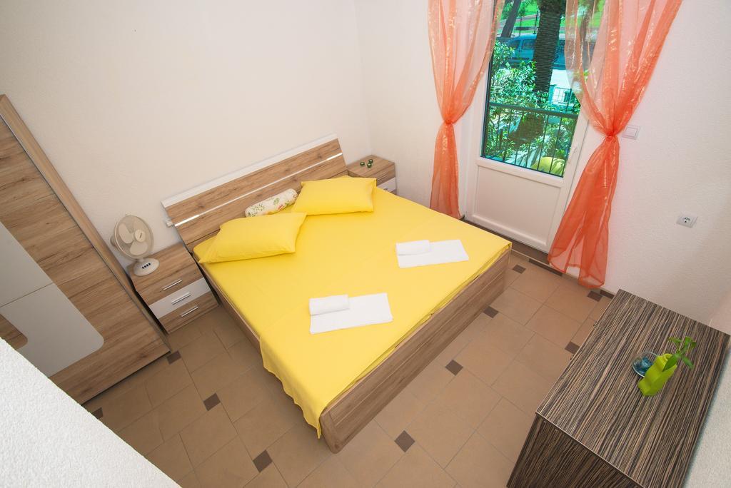 Apartment Afrika Makarska Esterno foto