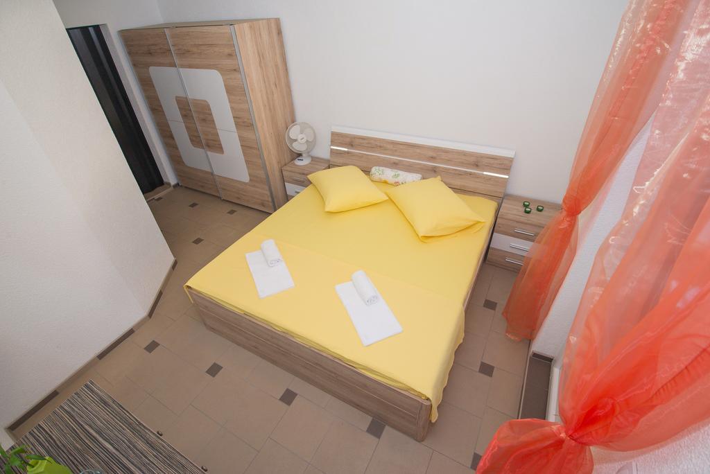 Apartment Afrika Makarska Esterno foto
